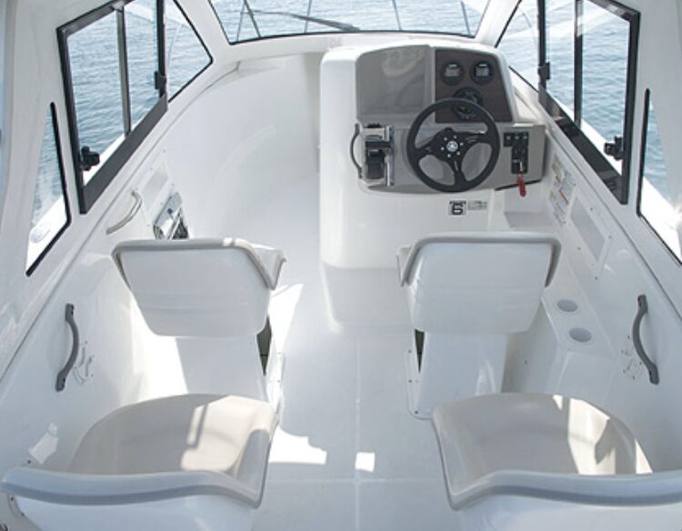 はじめに：中古船選びで必ず出てくる“3大シリーズ”とは？