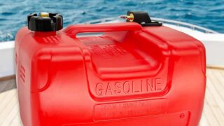 船の給油ってどうするの？マリーナ・携行缶・ガソリン事情まで“リアル”に解説